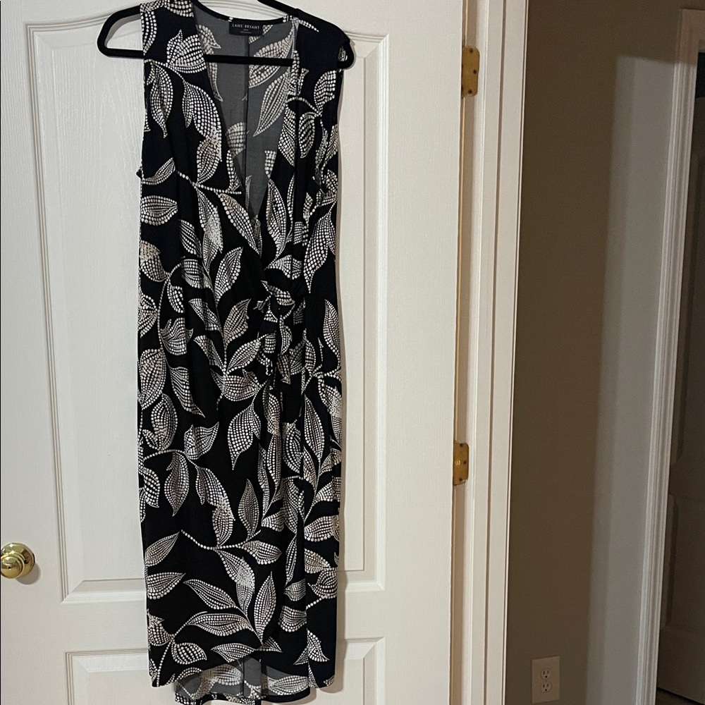 Elegant Black and White Leaf Print Wrap Dress